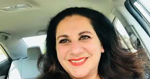إنه لمن المحزن في الأمر أن تكون في حالة غربة دائمة تزعج بطقطقة كعبك و نحيب نبيذك و نبضات قلبك و اضطراب يديك و صرير أسنانك و رعشة شفتيك الحمائم و العصافير