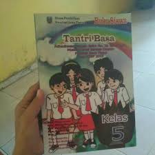 What does they in the second sentence refer to? Kunci Jawaban Buku Tantri Basa Kelas 5 Revisi Sekolah