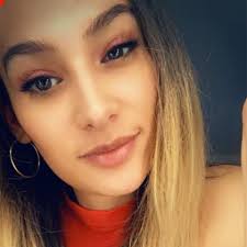 Who is a great hair stylist for a short stacked cut and color in Destin?