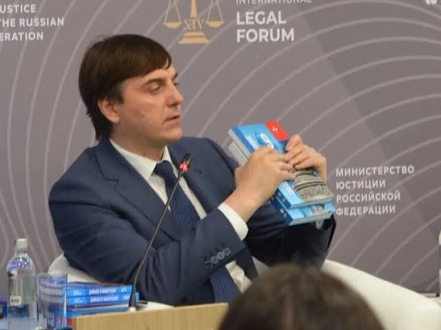 images?q=tbn:ANd9GcSwrAR4j6bvuyLpBtcOL7CF-GO6aI9yemDY73Qe9vGBqlly1iTgE0TtCIUj&s=10 На ПМЮФ презентовали новые учебники по обществознанию