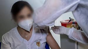 Tarea titánica y ventana de esperanza. Suspenden El Ensayo De La Vacuna China De Sinopharm Contra El Coronavirus Por Complicaciones En Un Voluntario De Peru