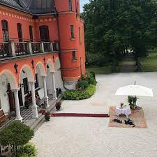 Under personens dag centreras allt kring denne och de andra ställer frågor om. Facebook