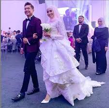Ramai juga peminat diluar sana ingin mengetahui bilakah waktunya beliau akan mendirikan. Ambil Jaga Sayang Dia Kakak Sulung Dedah Detik Perkenalan Arif Bella Dally Kata Netizen Itu Namanya Jodoh Yang Ikhlas Keluarga