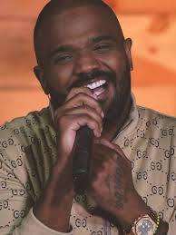 Imagens do cantor Arlindinho Cruz