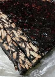 Rasa kek batik yang lembut penuh coklat perpaduan dengan enaknya roti marie sangat menyelerakan. Resepi Kek Batik Milo