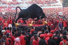 Image result for Ditemani Prananda dan Hasto, Megawati Tinjau Jalannya Rakernas PDIP