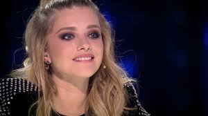 The show is hosted by smiley and pavel bartoș. Alexandra Dinu CuceritÄƒ Iremediabil De Un Concurent La Romanii Au Talent