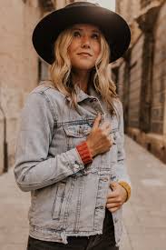Light Wash Denim Jacket Fall Outfits For Women Roolee