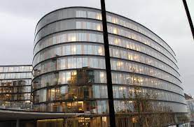 After the demise of communism, the company started a strong expansion into central and eastern europe and by 2008 it had acquired 10 banks. Fuhrung Durch Den Erste Bank Campus Schotten Wien