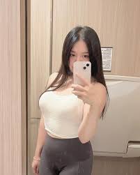 高雄捷運不穿胸罩走光片段，激凸無罩散步SWAG 台灣妹嫚嫚daisybaby，全裸露點性愛AV 一覽．純真子看妹台