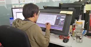 Papan tulis guru kartun, papan tulis guru kartun, guru mengarahkan tongkatnya ke ilustrasi meja dan kursi menghadap seni papan tulis, kartun kelas, sekolah, furnitur, kelas, bebas royalti png. Peralatan Canggih Dan Animator Profesional Di Balik Sukses Film Animasi Kiko Okezone Techno