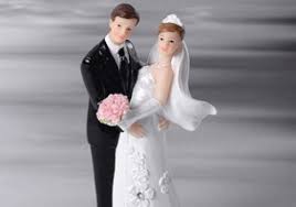 Mit unseren überraschungsbriefen könnt ihr gutscheine o. Tortenfigur Brautpaar Klassischer Abschluss Der Hochzeitstorte Backen Mit Meincupcake De Blog