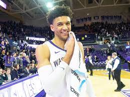 Matisse thybulle (nascido em 4 de março de 1997) é um jogador americano de basquete profissional que joga no philadelphia 76ers da national basketball association (nba). Matisse Thybulle Washington Basketball Senior Stars With Defense Sports Illustrated