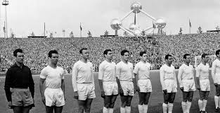 Catch the latest real madrid and ac milan news and find up to date football standings, results, top scorers and previous winners. 1958 El Madrid Saco Lo Mejor De Si Para Llevarse La Tercera Ante El Milan Defensa Central