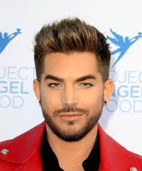 Adam mitchel lambert nasceu em 29 de janeiro de 1982 na cidade de indianópolis, estado de indiana, estados unidos. Adam Lambert Short Straight Brunette Hairstyle With Blonde Highlights