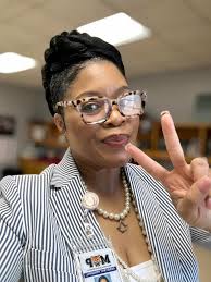 Sissy Angela Garry Magee, this one's for you because you know I'm very  mindful and very demure when I come to work.😆😂 #drinkingmywater  #mindingmyownbusiness #verymindfulverydemure #healthylifestyle  #morningnourishment #ProteinPower #TenaciousTuesday ...