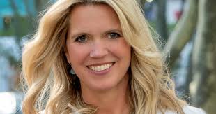 Darlene Fiske of S'Well Public Relations: The Power of Flexibility; How I  Was Able To Pivot To A New Exciting Opportunity Because Of The Pandemic