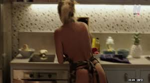 Todo tu equipaje yo mismo te pago, te compro tu & vamos haciendo el amor para despedirnos de buena manera al final de cuentas, no eres la primera que se va con otro, pero no me importa yo mismo les. Cocina Super Hot Flor Prepara La Comida En Tanga Y Sin Corpino