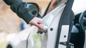 Kalau cermin kereta kita terkena batu atau retak, jangan tangguh2 untuk membaikpulih atau membuat rawatan cermin.kalau. Boleh Cuba Buat Ini 6 Cara Elak Kereta Jadi Bahang Setelah Parking Di Tempat Panas Terik