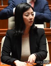 지난해 '총선은 한일전이다'라던 민주당이 박영선 후보의 일본. ë¨¸ë‹ˆsí¬í†  ì œ3ì°¨ ë‹¹ì„ ìžì´íšŒ ì°¸ì„í•œ ë°°í˜„ì§„