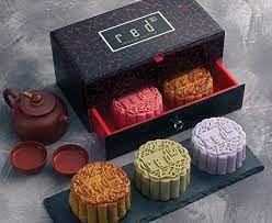 Whether you want to buy them for yourselves or as gift, we have some recommendations for you. Which Mooncakes Should You Get This Year Buro 24 7 Malaysia
