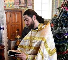 Нову одноярусну будівлю арсеналу прибудували до високого муру львова, залишки якого видно з вулиці. Propovid U Den Pam Yati Mironosici Mariyi Magdalini