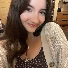 Gina Shea's Instagram, Twitter & Facebook