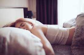 Quand vous rentrez à la maison et qu'un autre homme est dans votre lit avec celle que vous avez aimé ! une femme a félicité l'homme texan pour être une grande personne ajoutant je suis sûr qu'un jour vous trouverez quelqu'un qui vous aimera. Que Signifie Un Reve Au Cours Duquel On Trompe Son Partenaire Madame Figaro