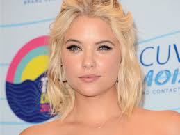 This is also the time when her hit show pretty little liars started so it's only fitting that she channeled her inner sassy and snarky hanna marin in front and behind the camera. Ashley Benson Just Went Dirty Blonde And It Changes Her Look
