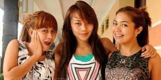 Yusely chacha sherly meninggal dunia tadi siang, ujar adiel saat dihubungi solopos.com, selasa siang. Trio Macan Perankan Diri Masing Masing Di Film Mereka Kapanlagi Com