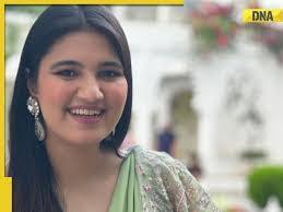 Ana Mirza's Instagram, Twitter & Facebook