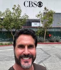 Ian Reschke's Instagram, Twitter & Facebook