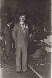 Türkiye'nin ikinci kuşak liderleri arasında en karizmatik olanıydı. Koray Aydin On Twitter 1977 De Basbug Alparslan Turkes In Tesrif Ettigi Il Kongresinde Divan Katibi 22 Yasimda Mhp Trabzon Genclik Kollari Baskani Oldum Tutun Mitinginde Ve Ankara Genclik Kurultayi Nda Konustuk 1977 Secimlerinde Ulkudaslarimizla