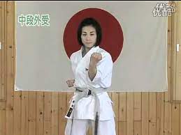 Soto uke es una técnica de bloqueo básica en muchas artes marciales, no solo japonesas. 2 Soto Uke Jka Mp4 Youtube