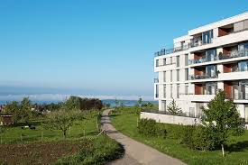 Die wohnung und die 52 m² große dachterrasse laden zum relaxen, grillen und sonnenbaden ein.meersburgs flair rührt von seiner einzigartigen altstadt mit sehenswürdigkeiten und der weitläufigen promenade. Lage Wohnen Augustinum Seniorenresidenzen