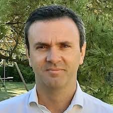 J'ai le plaisir de vous annoncer que j'occupe désormais le poste de PDG…