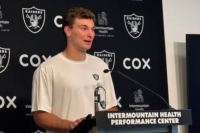 Rookie quarterback Fernando Mendoza discussing his transition to the NFL, do AI tạo