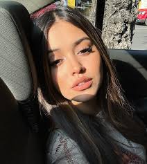 Así estoy bien, está todo perfecto, todo pasa por algo, todo se acaba, todo  comienza, estoy lista para recibir… me agradezco, agradezco todo, a todos,  aprendo, aprendo, aprendo, escucho y sigo mi