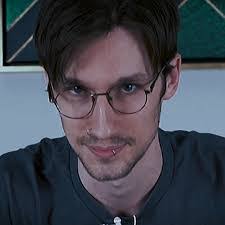 Karen Sidebottom's Instagram, Twitter & Facebook