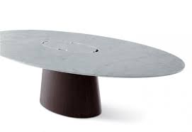 The series of ufo tables, characterized by its elegant and evergreen oval or round design, is offered in many standard versions over the listed dimensions we can produce ufo tables in unlimited sizes. Emmemobili