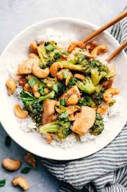 Garlic Chicken And Broccoli Cashew Stir Fry The Recipe Critic 682 Calories Per Serving Stir Fry Recipes Chicken Chicken Dishes Easy Chicken Cashew Stir Fry