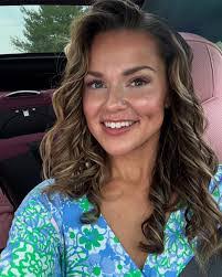 Amanda Mcmillan's Instagram, Twitter & Facebook