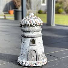 Eine gelungene und originelle gartendekoration bereichert jeden garten und sorgt für den ein oder anderen bewundernden blick. Gartendeko Leuchtturm Mit Solarlampe 37 Cm Von Nautic Home