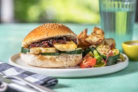 Halloumi Burger Mit Honig Senfdip Rezept Hellofresh Rezept Halloumi Burger Halloumi Lebensmittel Essen