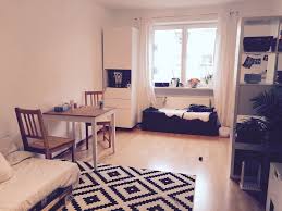 Schones Zimmer Mit Esstisch Und Palettensofa In Munchen Wg Zimmer In Munchen Thalkirchen Obersendling Flatshare Europaletten Zimmer Wg Zimmer Wohnung