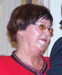 Diane Menzies's Instagram, Twitter & Facebook