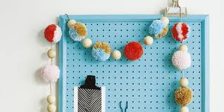 Comment faire un pompon ? Comment Faire Une Guirlande De Pompons Marie Claire
