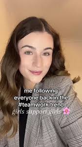 Hollie Sharp's Instagram, Twitter & Facebook