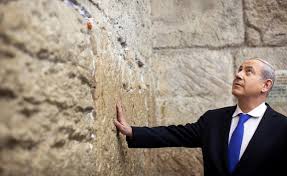 על רקע המתיחות הגוברת בקואליציה והקרעים בתוך כחול לבן, שלח היום (ה') יור כחול לבן, חכ בני גנץ, מכתב לראש הממשלה בנימין נתניהו, בו הוא דור. S7inqqgj8ko9em
