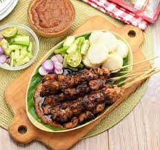 Resep Sate Ayam Madura Dan Cara Membuat Sate Ayam Bumbu Kacang Lengkap Dengan Tips Membakar Sate Ayam Agar Ma Easy Cooking Recipes Food Processor Recipes Satay